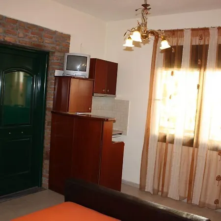 بيت ضيافة Liogerma