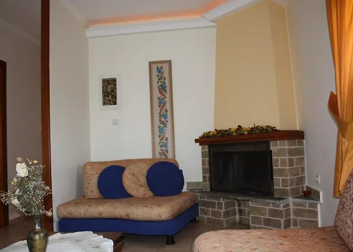 Liogerma בית הארחה Káto Loutrákion